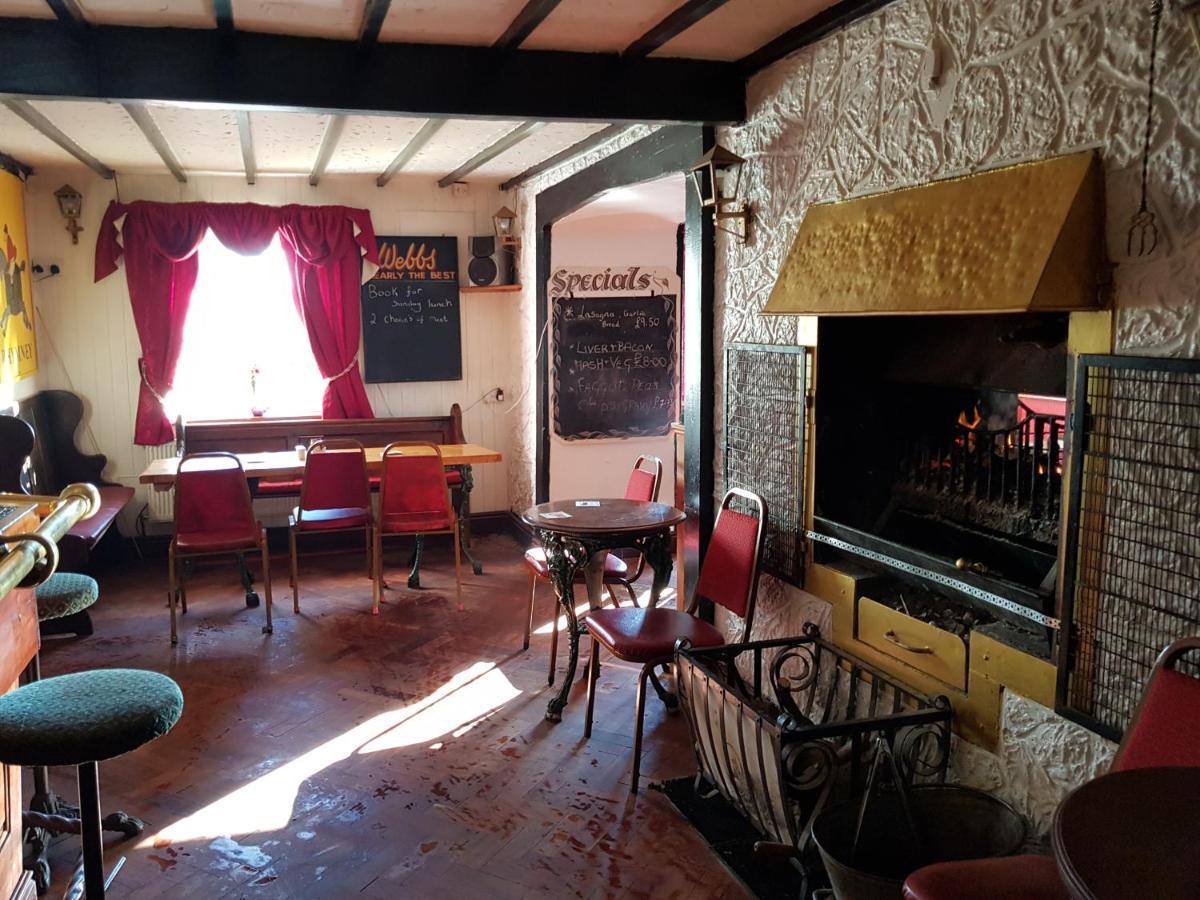 Prince Of Wales Inn Rhymney Экстерьер фото