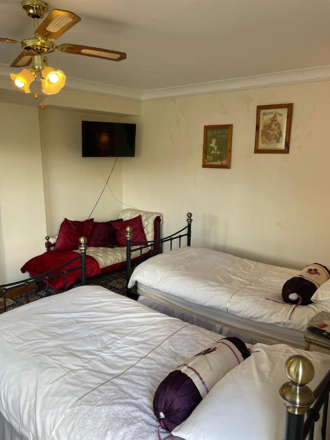 Prince Of Wales Inn Rhymney Экстерьер фото