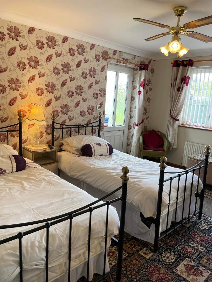 Prince Of Wales Inn Rhymney Экстерьер фото