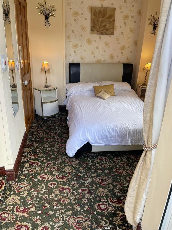 Prince Of Wales Inn Rhymney Экстерьер фото