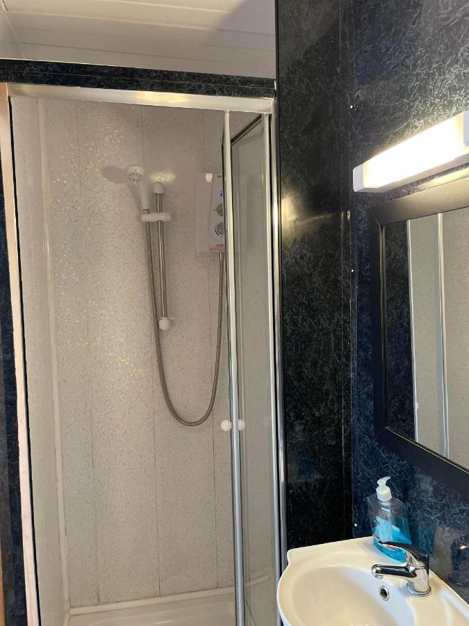 Prince Of Wales Inn Rhymney Экстерьер фото