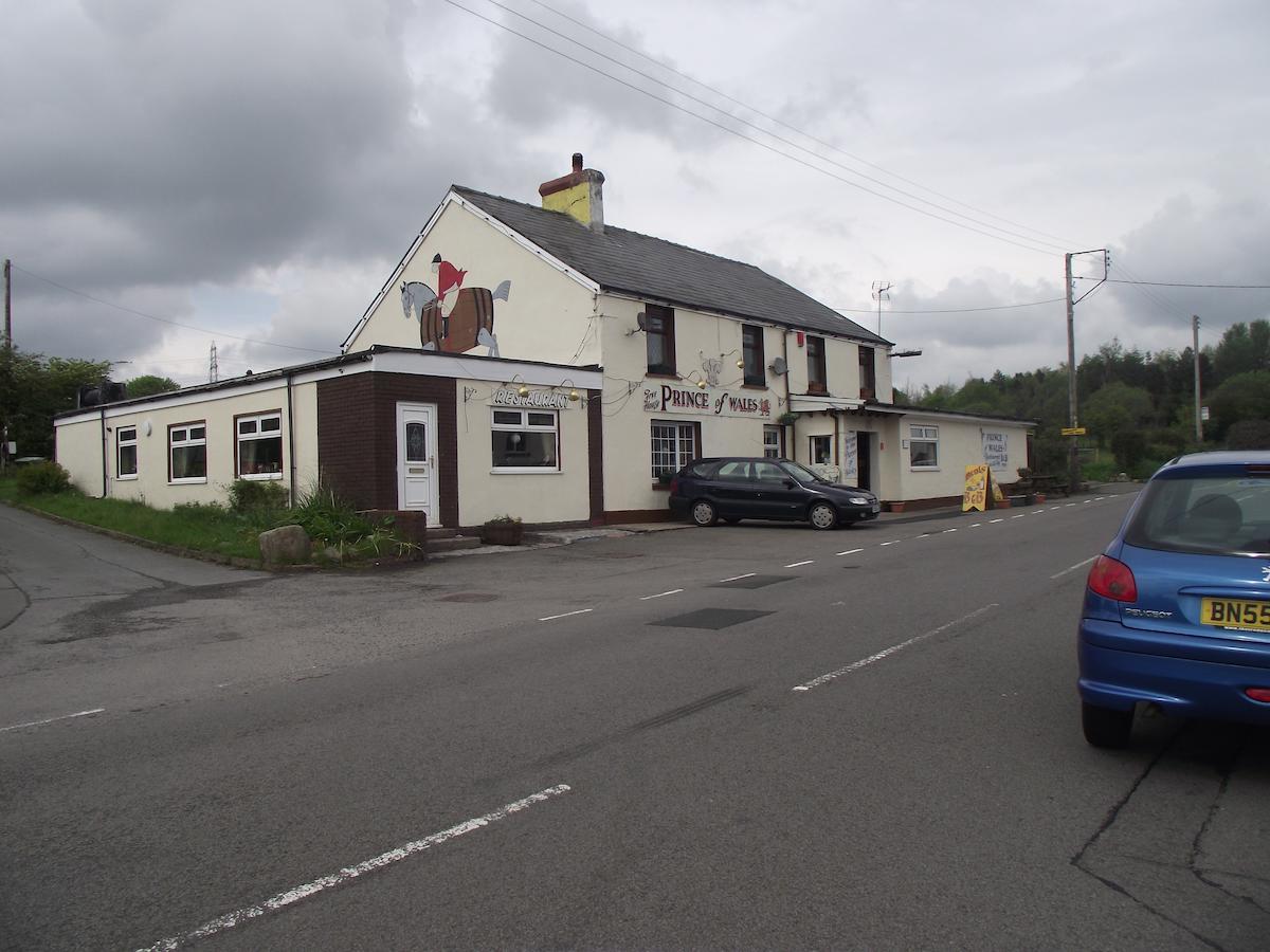 Prince Of Wales Inn Rhymney Экстерьер фото