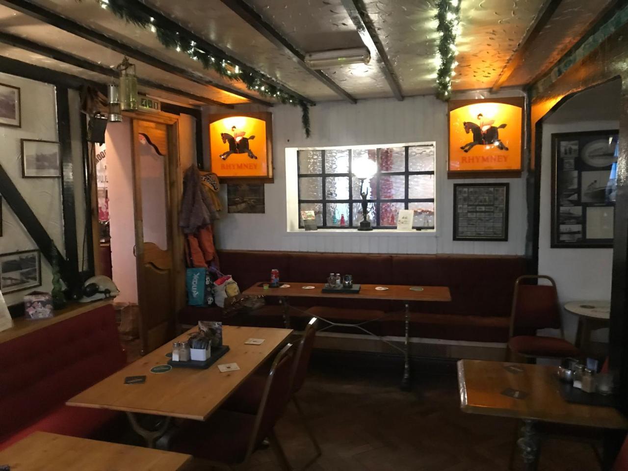 Prince Of Wales Inn Rhymney Экстерьер фото
