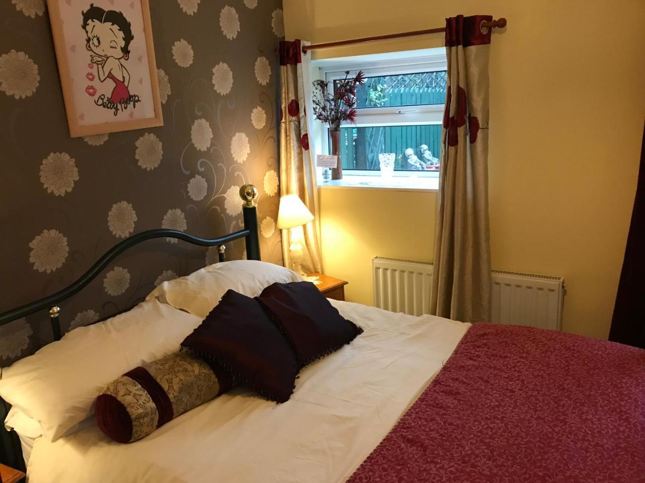 Prince Of Wales Inn Rhymney Экстерьер фото
