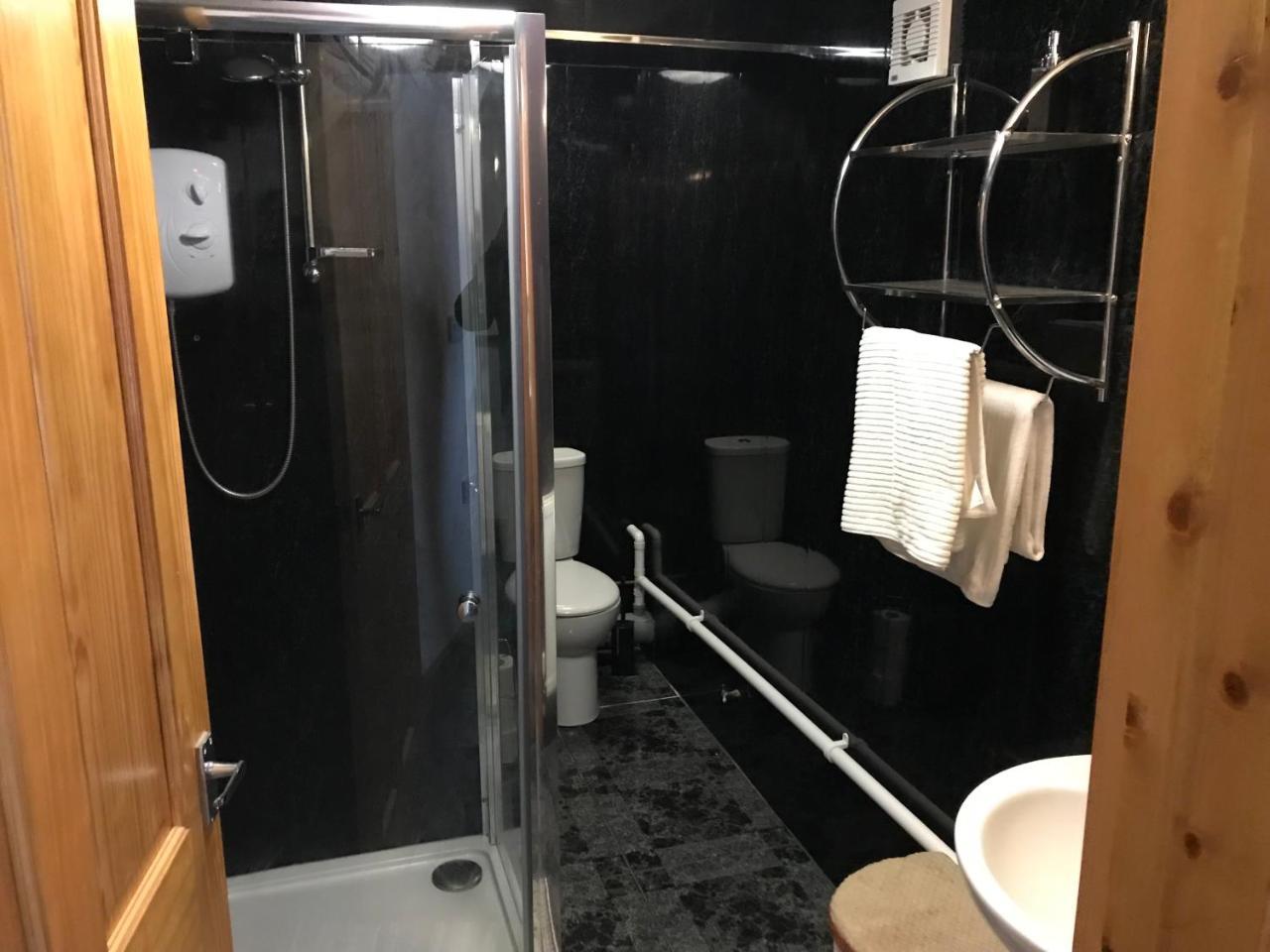 Prince Of Wales Inn Rhymney Экстерьер фото