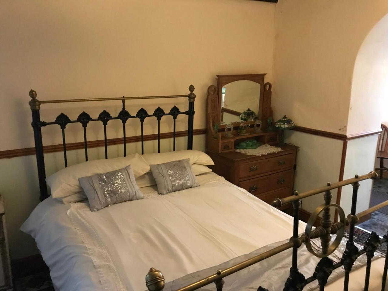 Prince Of Wales Inn Rhymney Экстерьер фото