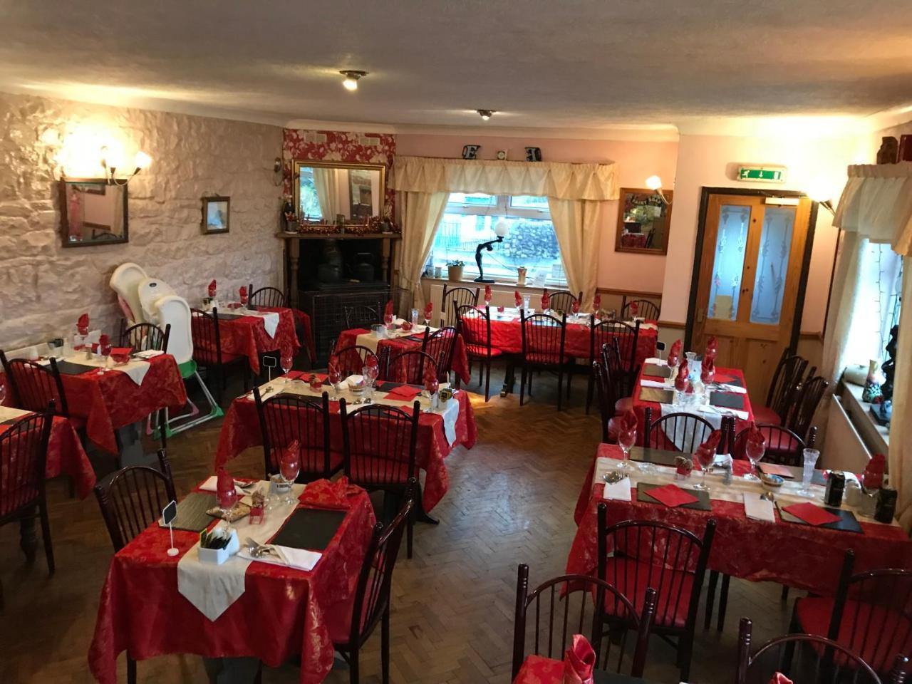 Prince Of Wales Inn Rhymney Экстерьер фото