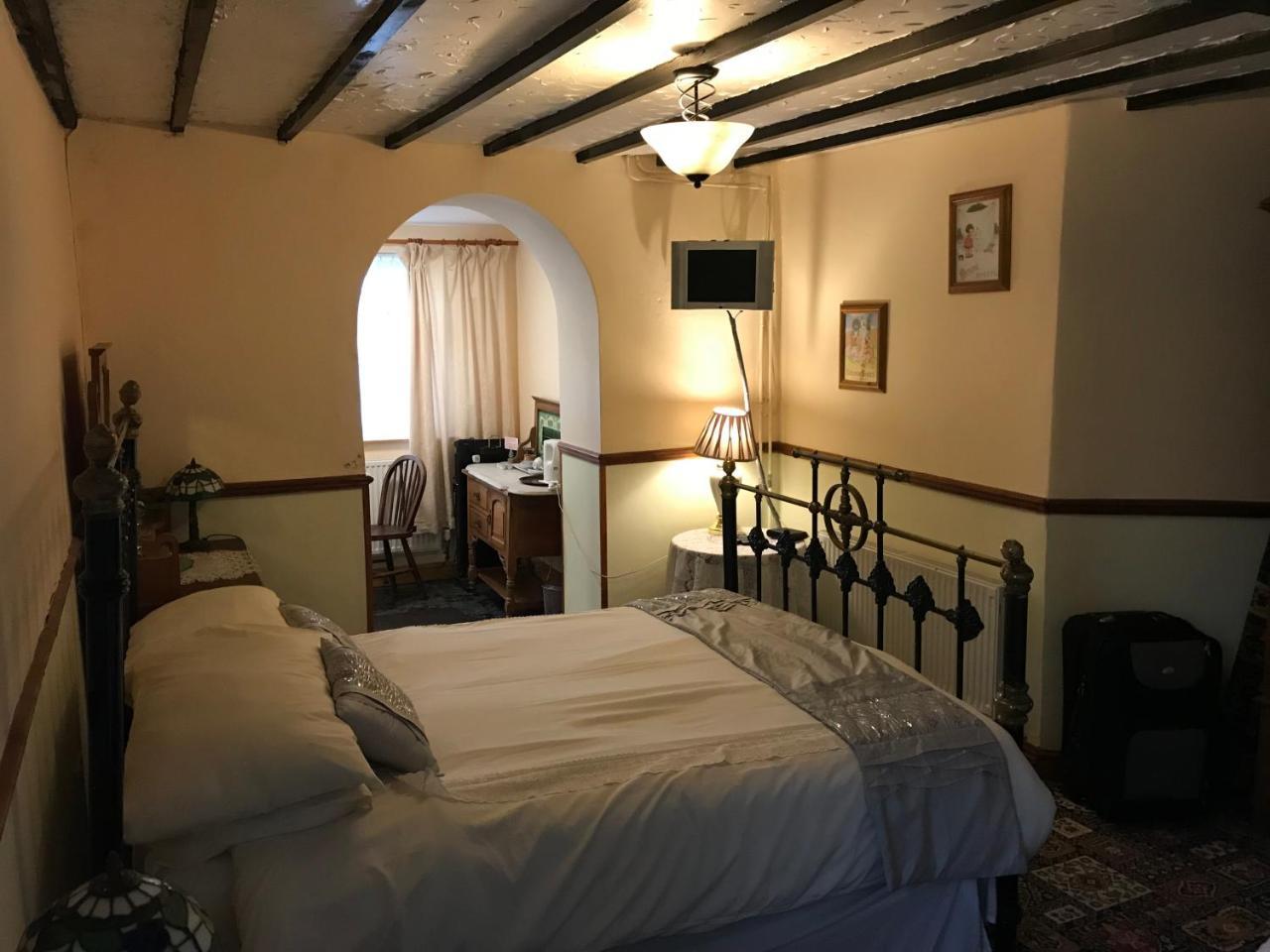 Prince Of Wales Inn Rhymney Экстерьер фото