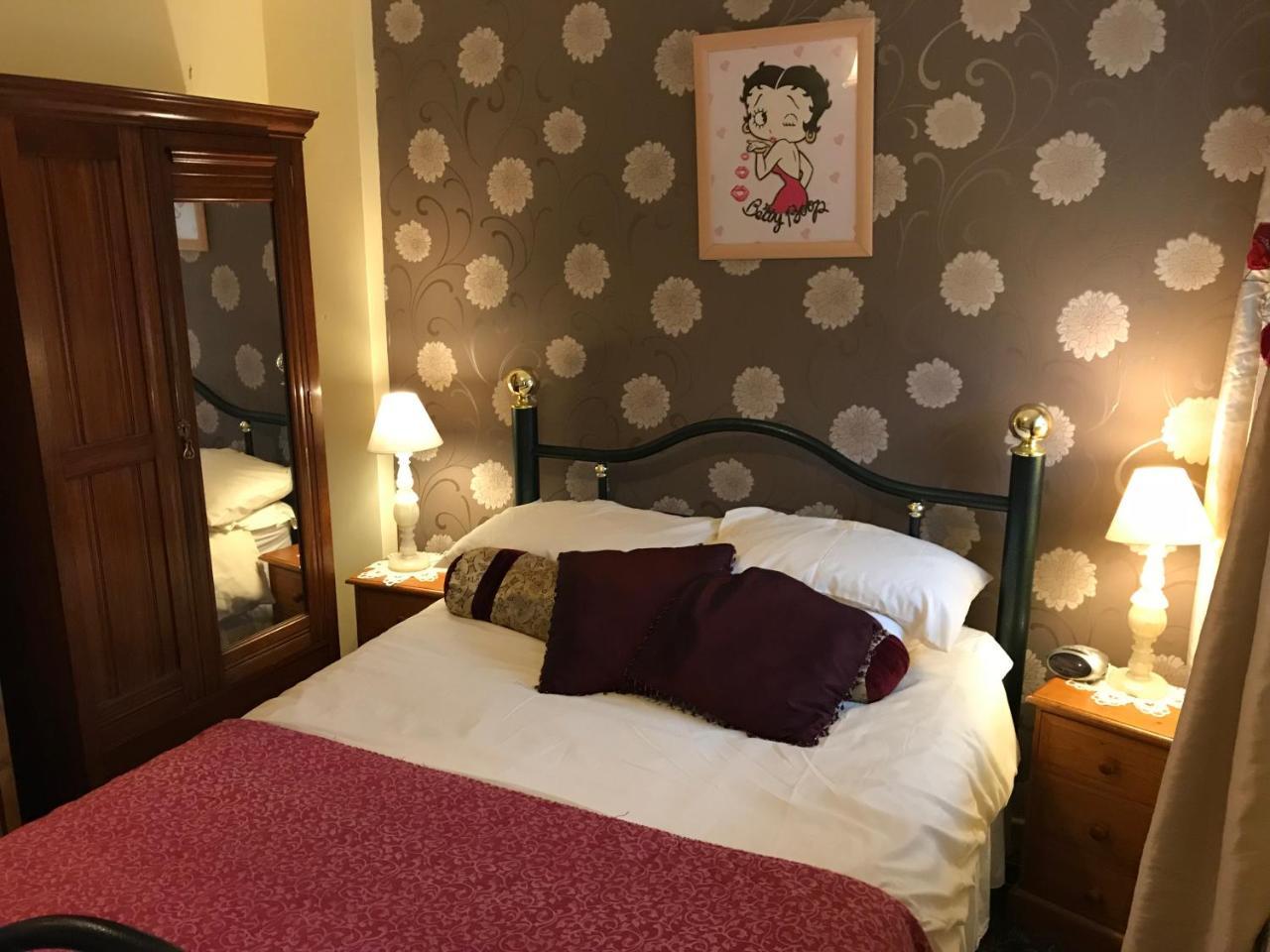 Prince Of Wales Inn Rhymney Экстерьер фото